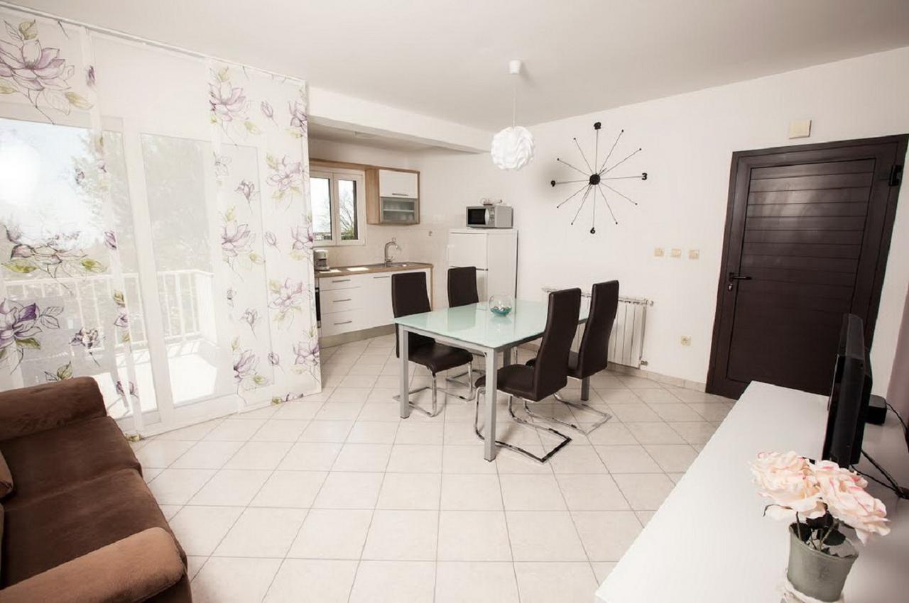 Apartment Green Oasis สปลิท ภายนอก รูปภาพ